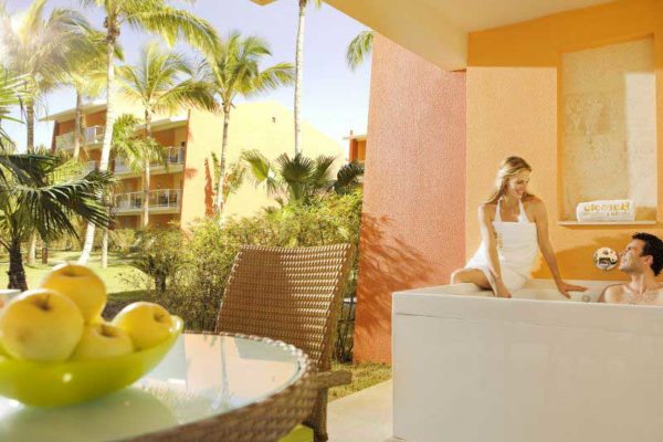 family-room-deluxe-hotel-barcelo-bavaro-palace-deluxe-jacuzzi-31854-9266